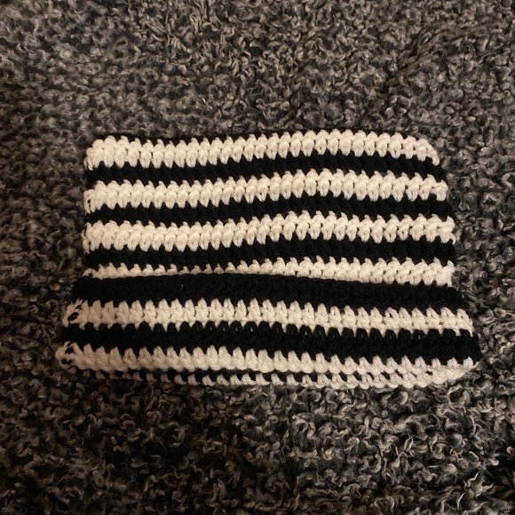 White and black cat Bennie - Picture 2 of 6